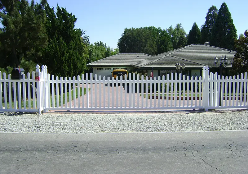 Vinyl Pool Fencing